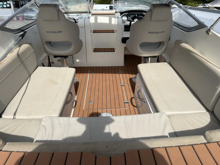 Motorboat for rent Meaux at the best price