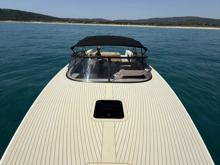 Rent a VanDutch VanDutch 40 Saint-Tropez