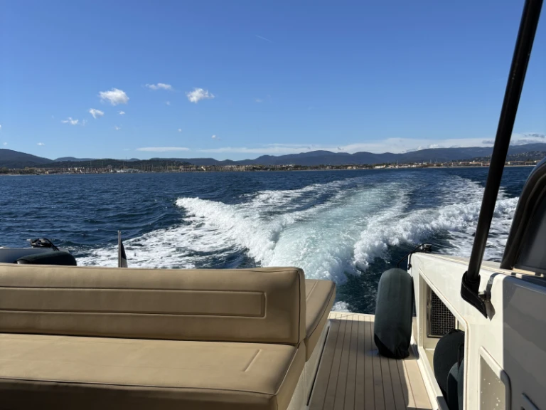 Boat rental VanDutch VanDutch 40 in Saint-Tropez on Samboat