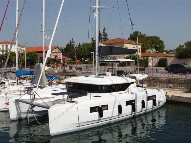 Boat rental Lagoon Lagoon 46 in Lávrio on Samboat