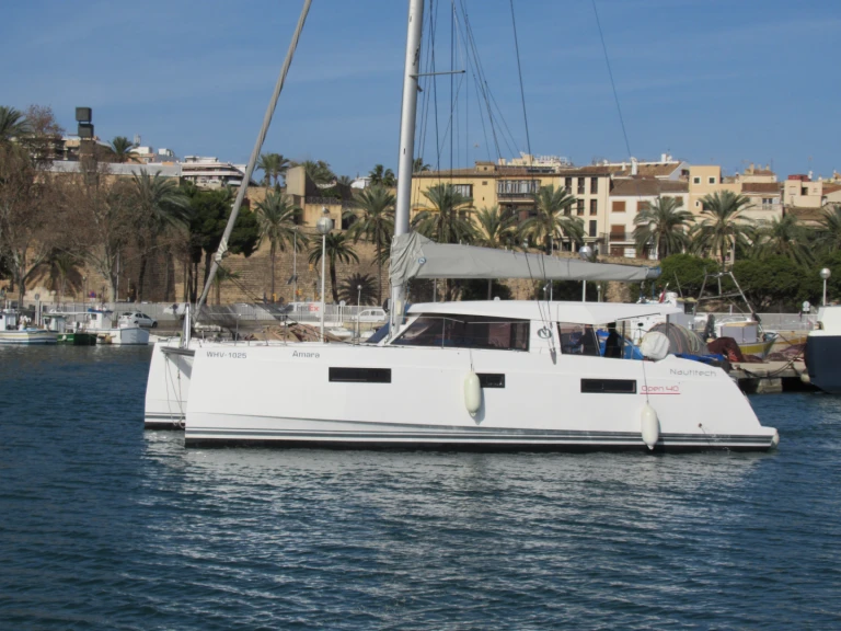 Catamaran for rent Port-Saint-Louis-du-Rhône at the best price