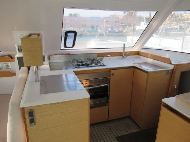 Catamaran for rent Port-Saint-Louis-du-Rhône at the best price