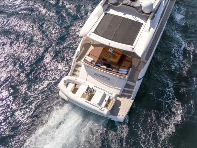 Boat rental Absolute Absolute 70 STY in Golfe de Saint-Tropez on Samboat