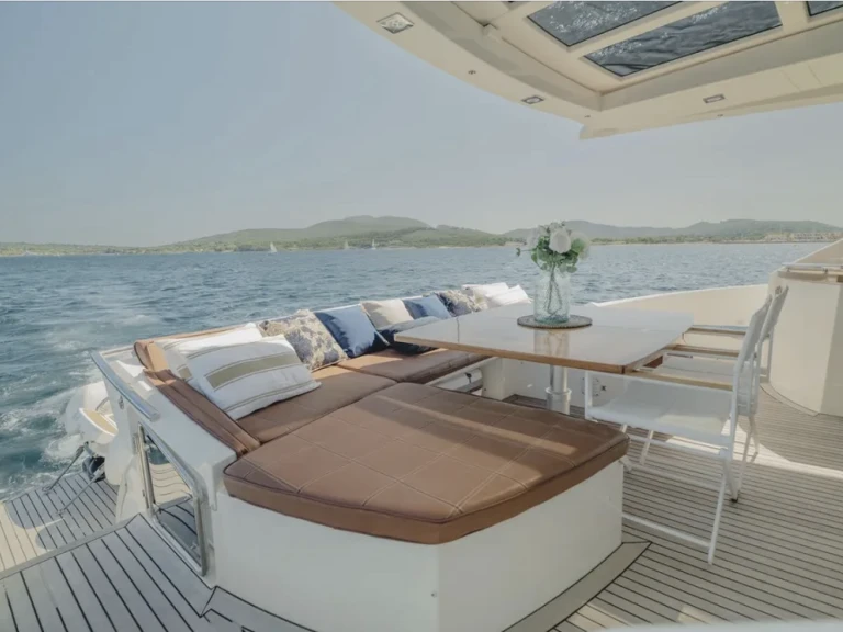 Luxury Yacht rental with or without captain Absolute Golfe de Saint-Tropez