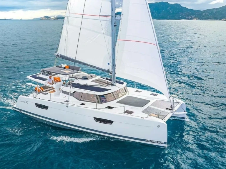 Catamaran rental in Calliaqua Bay - Fountaine Pajot Tanna 47