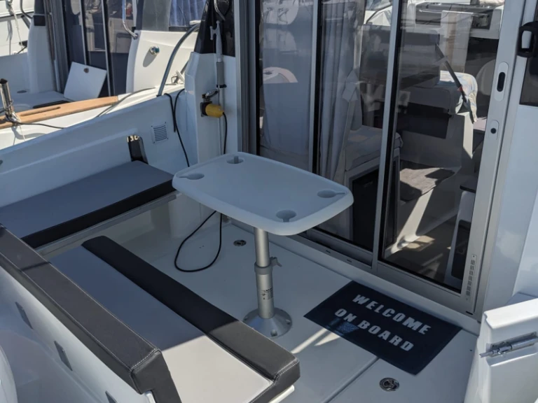 Rent a Jeanneau Merry Fisher 795 Series2 Saint-Gilles-Croix-de-Vie
