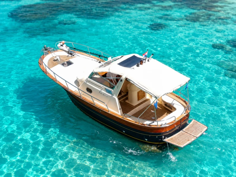 Fratelli Aprea Sorrento 7,50 cabinato in Medulin on SamBoat