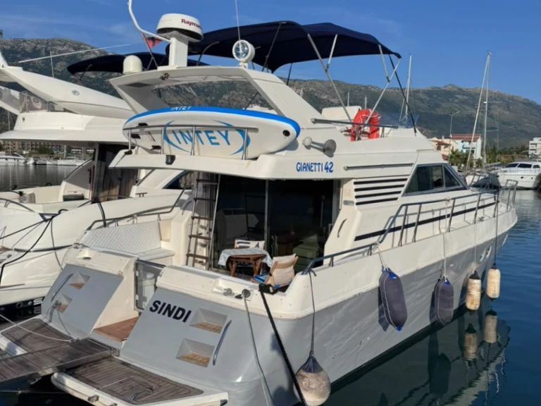 Boat rental Ferretti Altura 39 in Rrethi i Vlorës on Samboat