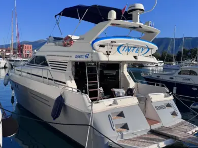 Motorboat rental in Rrethi i Vlorës - Ferretti Altura 39