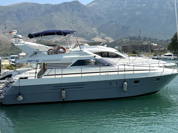 Motorboat for rent Rrethi i Vlorës at the best price