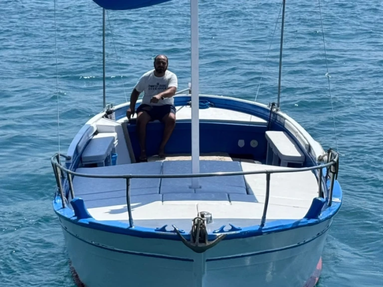 Motorboat rental in Italy - Mileo Gozzo 8.70