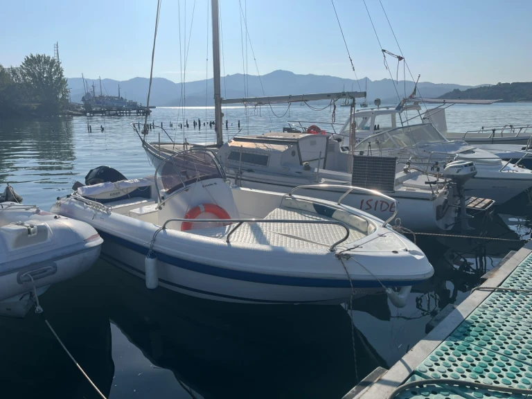 Boat rental Ranieri Soverato 565 in Portoferraio on Samboat