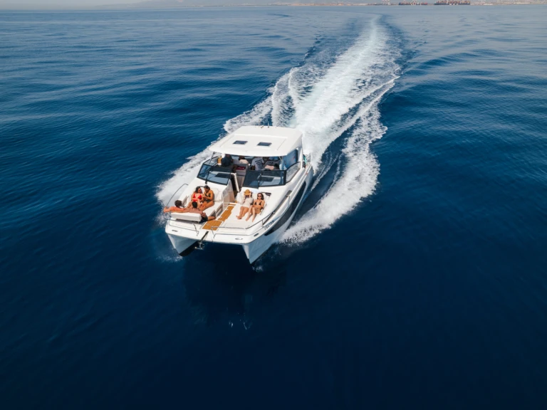 Motorboat rental with or without captain Aquila Barcelona