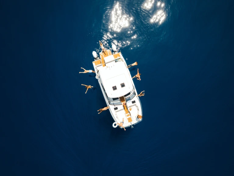 Bareboat Rental Motorboat Aquila with a boat licence
