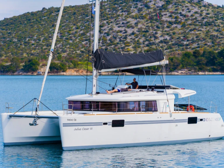 Boat rental Lagoon Lagoon 450 F in Rogoznica on Samboat