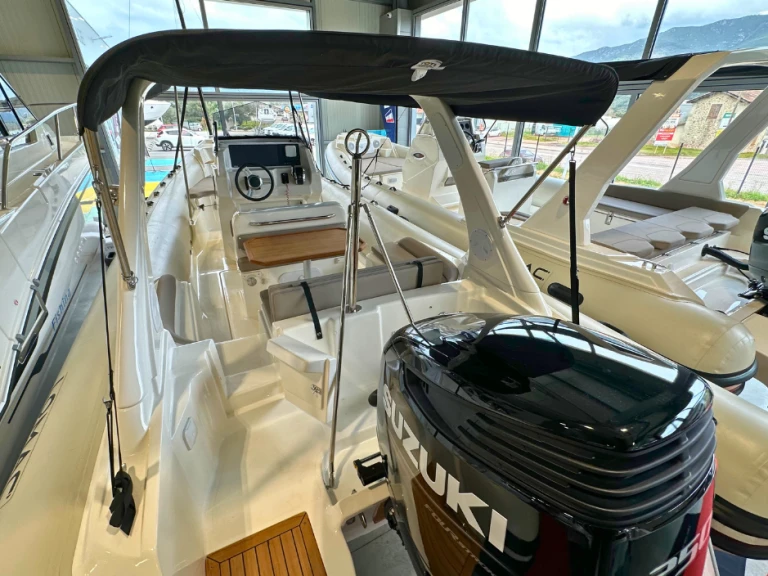 Rent a Lomac Lomac 790 IN Ajaccio