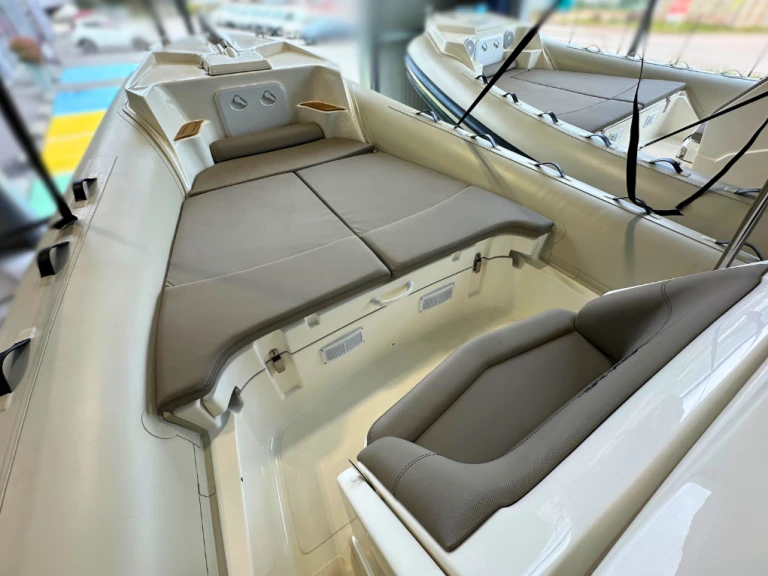 Boat rental Lomac Lomac 790 IN in Ajaccio on Samboat