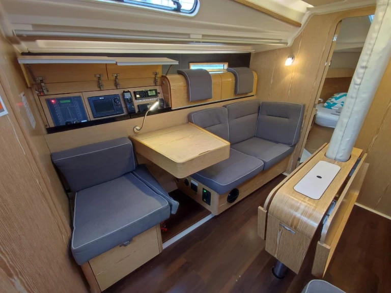 Sailboat rental in Biograd na Moru - Dehler Dehler 38
