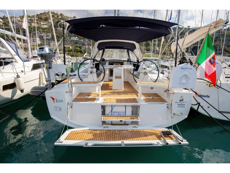 Sailboat for rent Castellammare del Golfo at the best price