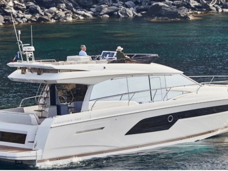 Boat rental Jeanneau Prestige 52 anno 2023 in Salerno on Samboat