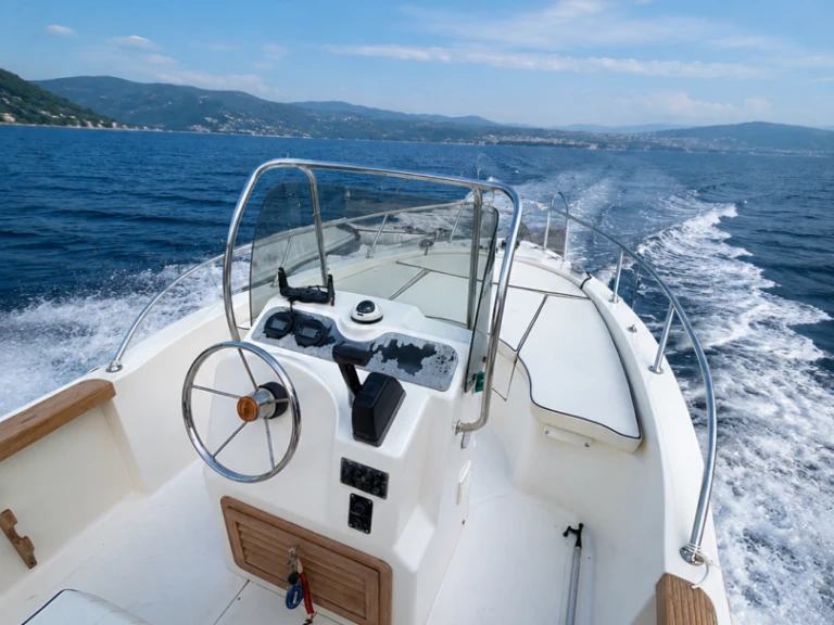 Capelli Cap 18 charter bareboat or captained in  Carry-le-Rouet