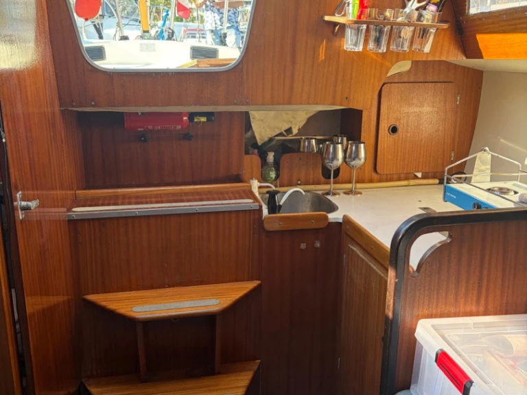Yacht charter Cannes cheap Aquila