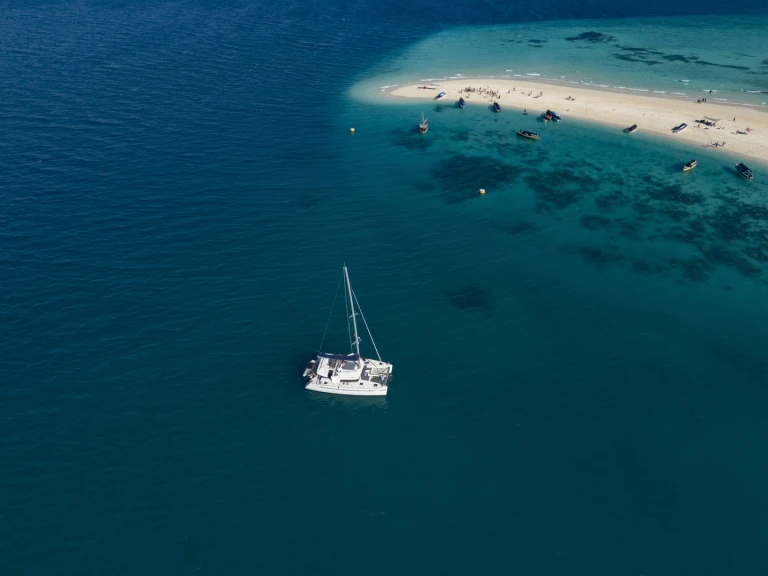 Catamaran rental in Zanzibar - Lagoon Lagoon 450 F