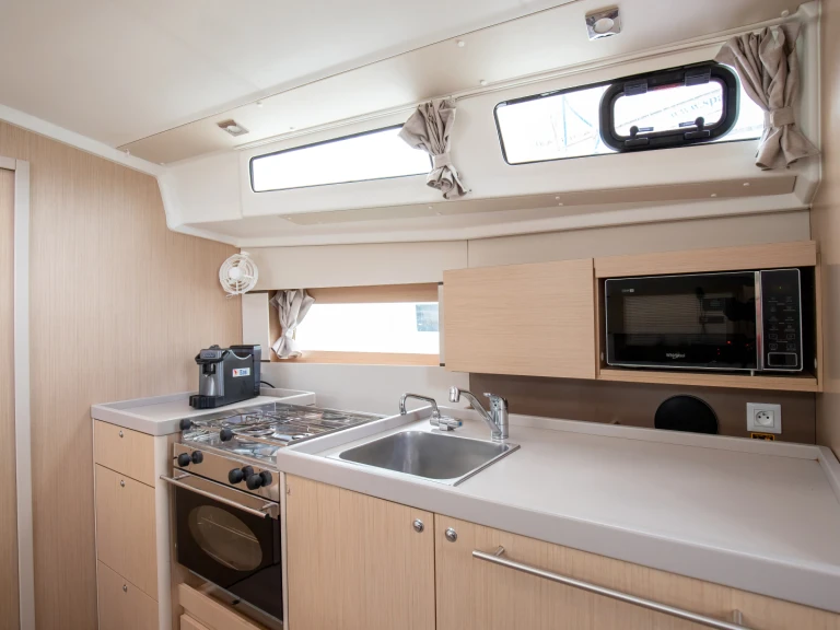 Sailboat rental in Castellammare del Golfo - Bénéteau Oceanis 38.1