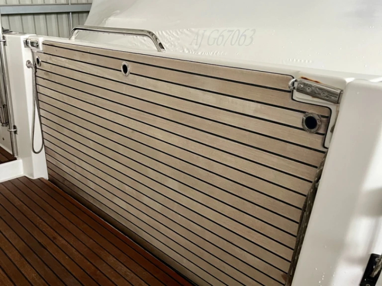Yacht charter Ajaccio cheap FLYER 9 SUNdeck