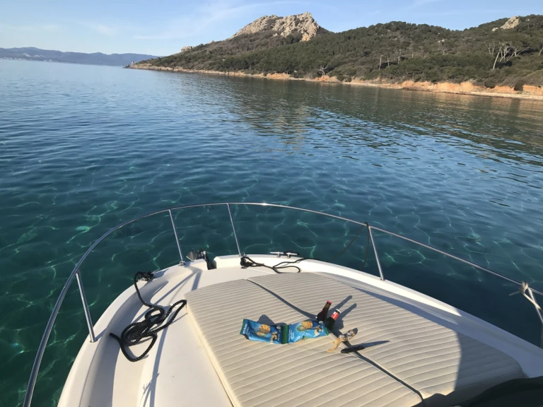 Jeanneau Leader 805 in Hyères on SamBoat
