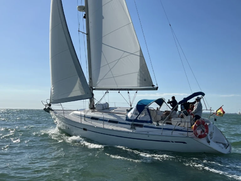 Rent a Bavaria Bavaria 37.2 Cádiz
