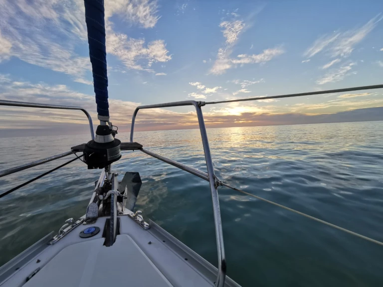 Yacht charter Cádiz cheap Bavaria 37.2