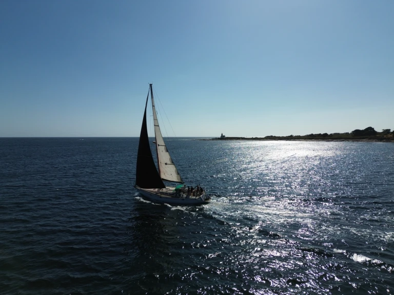 Jeanneau Sun Kiss 47 in Île de Groix on SamBoat