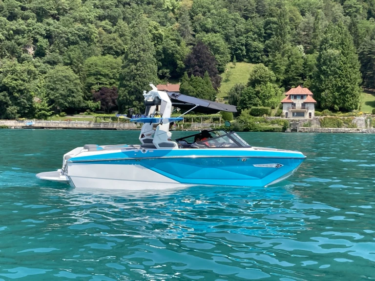 Motorboat rental in Annecy - Nautique Correct Craft g21