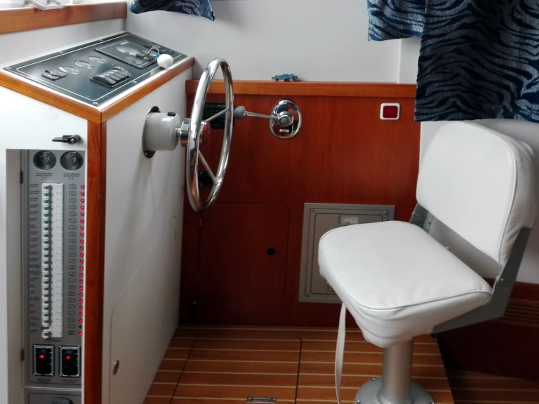 Bareboat Rental Houseboat  with a boat licence