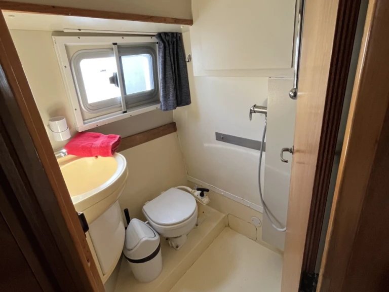 Bareboat Rental Houseboat  with a boat licence