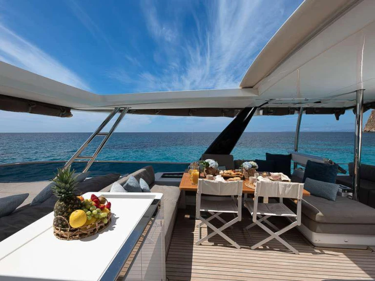 Yacht charter Ibiza Town cheap Lagoon 630 Motor Yacht