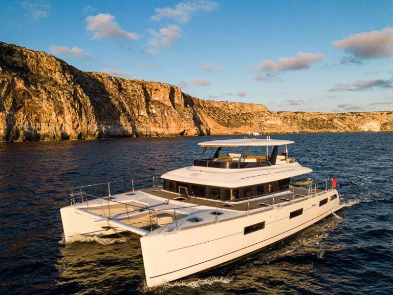 Luxury Yacht rental in Ibiza Town - Lagoon Lagoon 630 Motor Yacht
