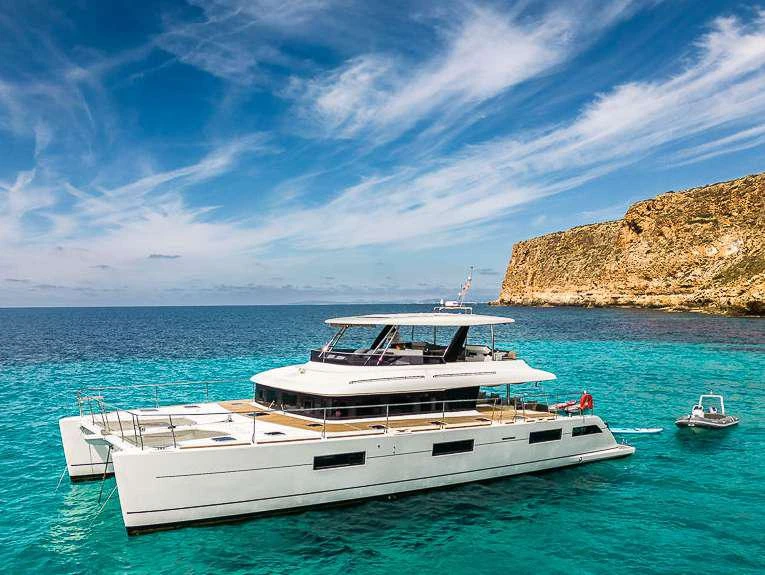 Bareboat Rental Luxury Yacht Lagoon with a boat licence