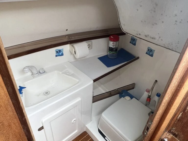 Yacht charter Messina cheap 737