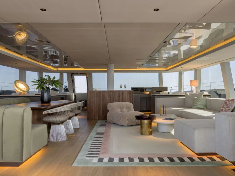 Bareboat Rental Luxury Yacht Sunreef with a boat licence