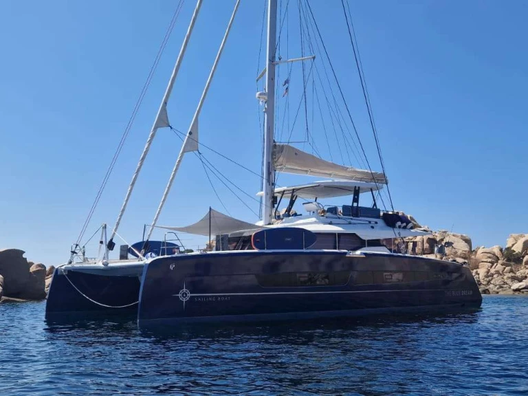 Bareboat Rental Luxury Yacht Fountaine Pajot with a boat licence