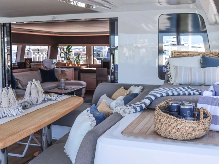 Bareboat Rental Luxury Yacht Lagoon with a boat licence