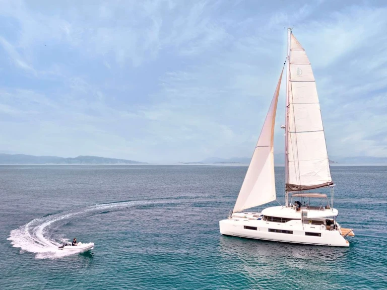 Bareboat Rental Luxury Yacht Lagoon with a boat licence