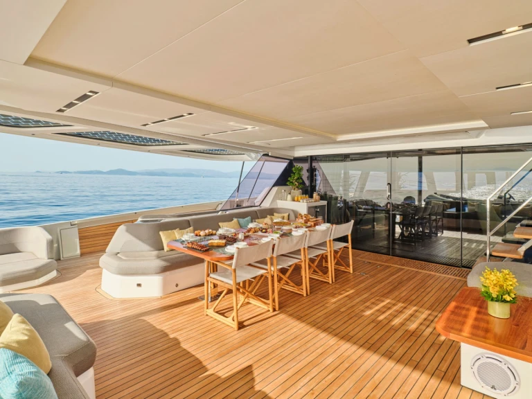 Bareboat Rental Luxury Yacht Fountaine Pajot with a boat licence