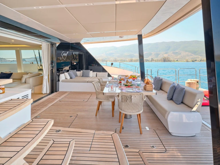 Luxury Yacht for rent Athens at the best price