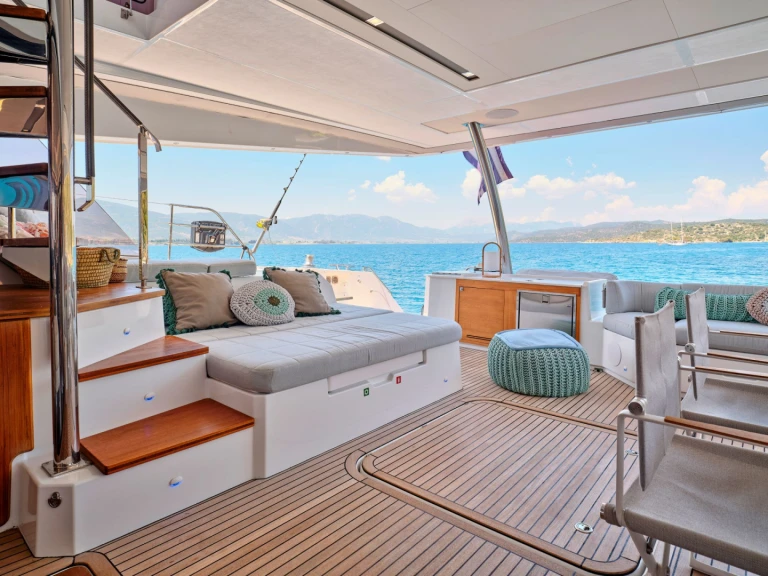 Bareboat Rental Luxury Yacht Fountaine Pajot with a boat licence