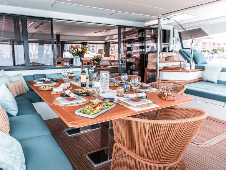 Luxury Yacht for rent Naples at the best price