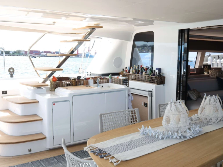 Luxury Yacht rental in Benner - Lagoon XANDROS