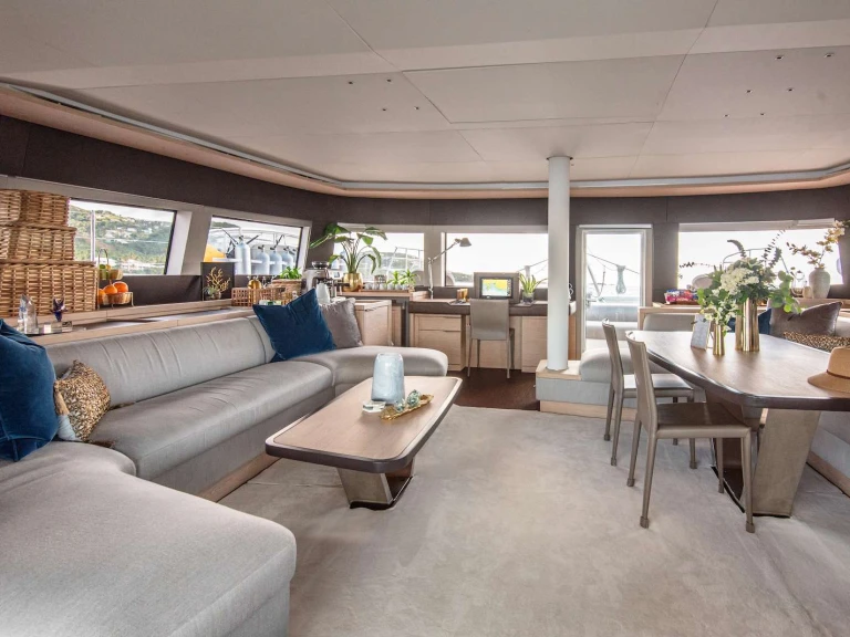 Luxury Yacht rental with or without captain Lagoon Benner